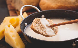 Fondue econômica de queijo