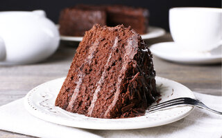 Bolo de vinho tinto com chocolate