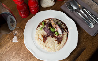 Risoto de presunto parma com queijo brie e vinho tinto