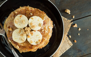 Panqueca de biomassa de banana verde