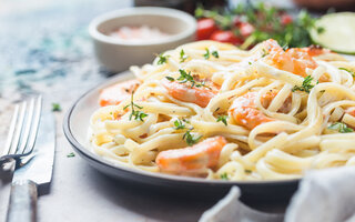 Macarrão ao molho de camarão