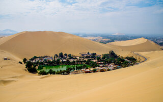 VILAREJO DE HUACACHINA NO PERU