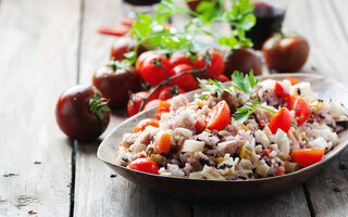 Salada de arroz com atum