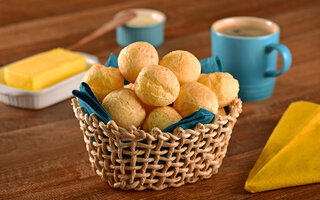 Pão de queijo com azeitona