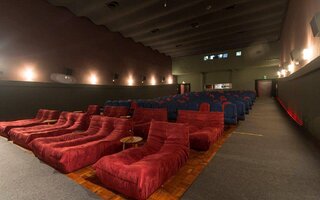 ASSISTIR A UM FILME NO CINESALA