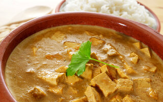 Curry de coco e tofu