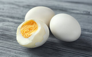 Como descascar ovo cozido em 10 segundos