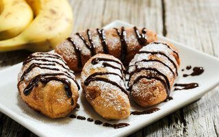 Banana empanada com canela e açúcar