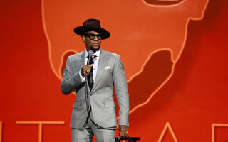 D.L. Hughley: Contrarian | Especial