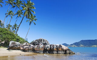 PRAIA DE GARAPOCAIA (ou Praia da Pedra do Sino)