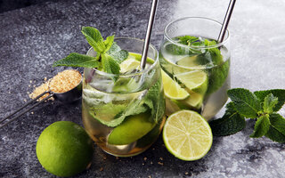 Caipirinha de vinho com cachaça