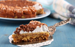 Bolo de amêndoas e doce de leite