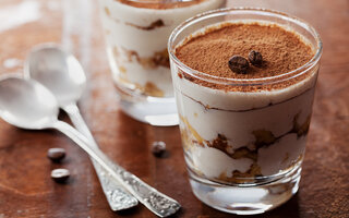 Brigadeiro de colher de capuccino e chocolate branco