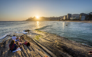 PÔR DO SOL NO ARPOADOR