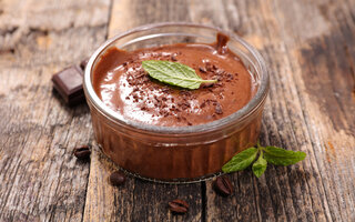 Mousse de chocolate e cachaça