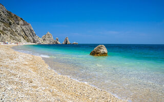 Spiaggia delle Due Sorelle, Marcas