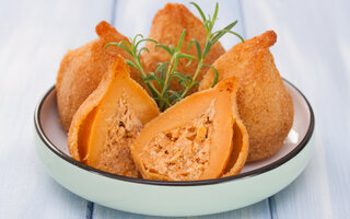 COXINHA DE ABÓBORA COM CARNE DE SOL