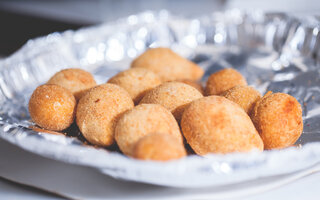 COXINHA DE CHURROS RECHEADA COM DOCE DE LEITE (COXURROS)