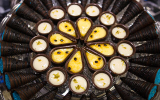 Mousse de Maracujá Vegano na Cestinha de Chocolate