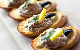 Bruschetta com tapenade de azeitona