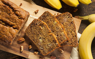 Bolo de banana com canela