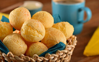 Pão de queijo com azeitona