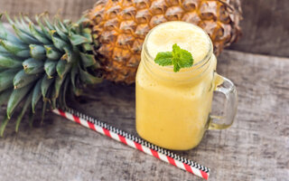 Suco de melão, abacaxi e maçã verde com água de coco