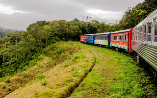 BATE E VOLTA: PASSEIO DE TREM ATÉ MORRETES