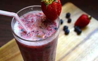 Caipirinha de açaí com morango