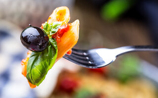 Penne com molho de azeitonas