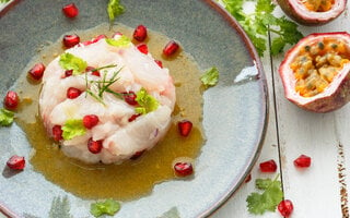 Ceviche com romã