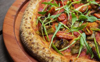 13 pizzarias que vendem opções integrais, veganas e sem glúten