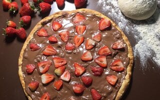 Pizza de morango com chocolate