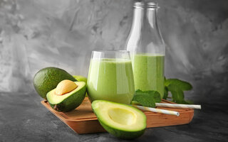 Vitamina de abacate e hortelã