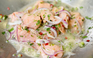 Ceviche de camarão