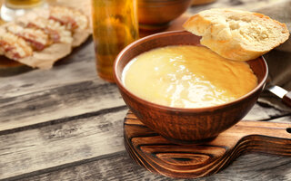 Sopa de aipim com cream-cheese