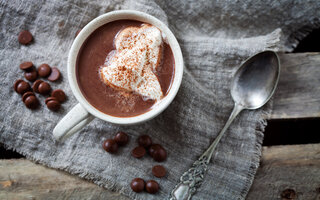 Chocolate quente de alfarroba