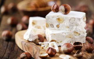 Torrone com amêndoas, pistache e avelã