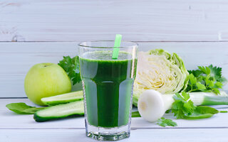 Suco de maçã com pepino