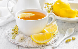 Chá de limão siciliano e capim santo