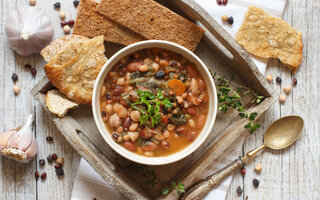 Guisado de ervilha com lentilha