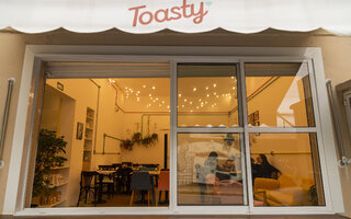 Toasty Confeitaria e Café