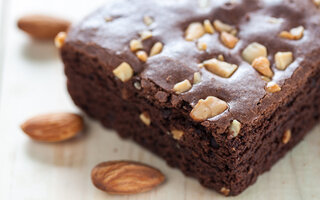 Brownie de chocolate e amêndoas