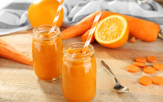 Smoothie de laranja e cenoura