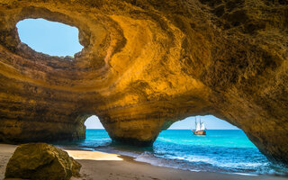 Praia e gruta de Benagil, Lagoa