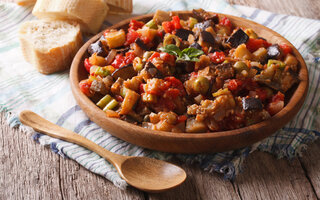 Caponata de casca de banana