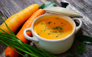 Sopa de couve, abobrinha, cenoura e brócolis