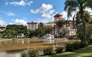 Passear pela Praça Adhemar de Barros