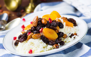 Arroz natalino com frutas secas