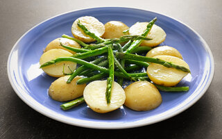 Salada de batata com aspargos